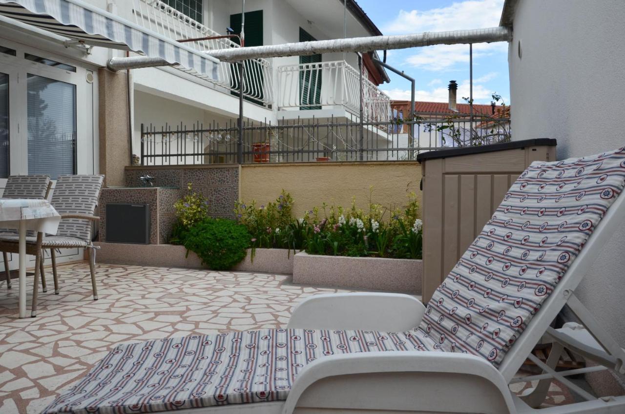 Ma-Lo Apartment Pirovac Luaran gambar